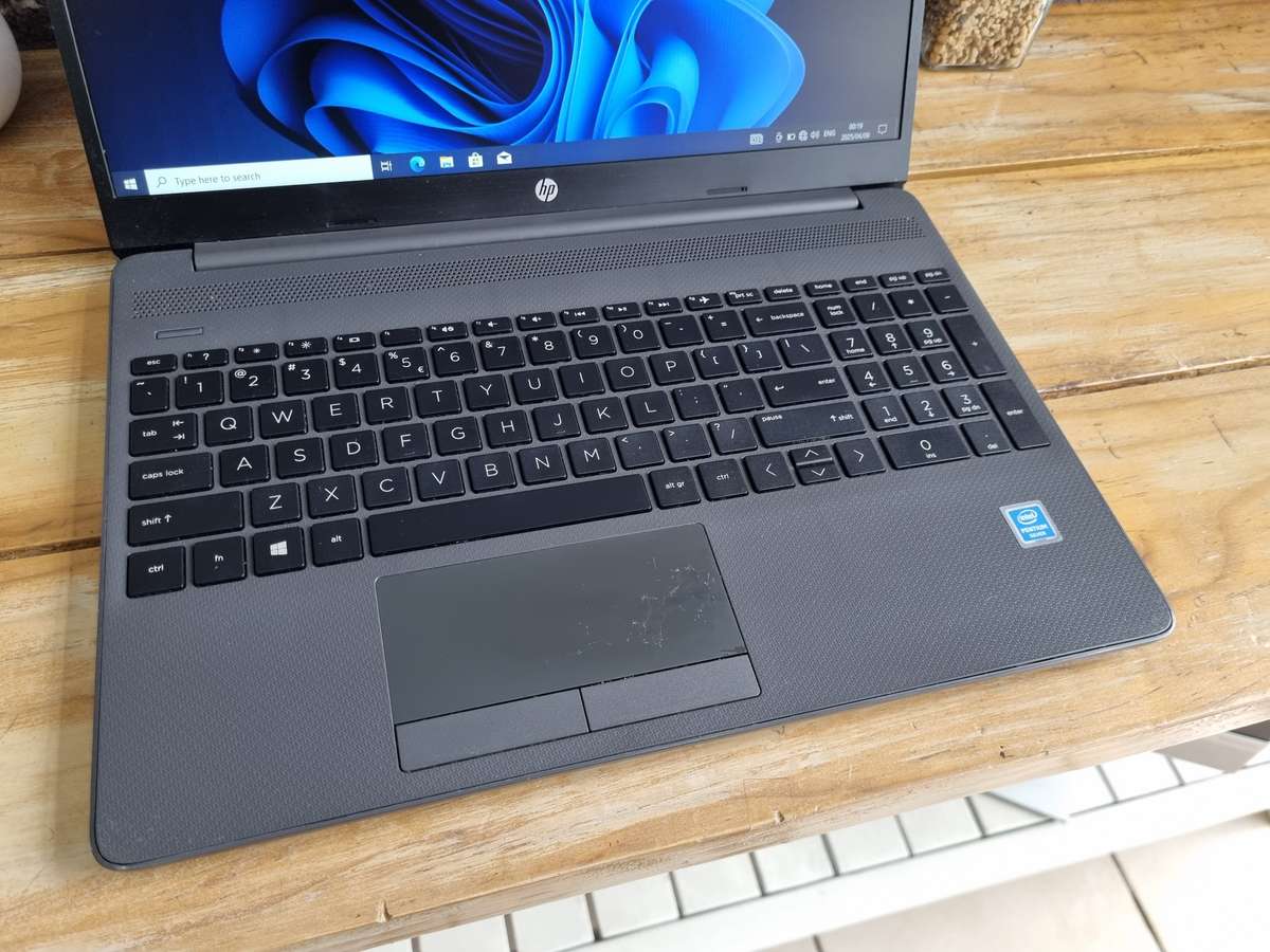 HP Notebook 250 G8 Pentium Silver N5030/ 4GB RAM/ 128GB NVMe SSD/ 15.6" 760p/ Intel UHD Graphics