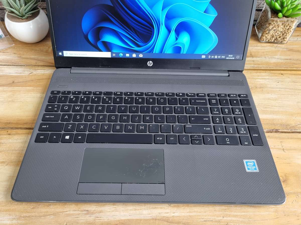 HP Notebook 250 G8 Pentium Silver N5030/ 4GB RAM/ 128GB NVMe SSD/ 15.6" 760p/ Intel UHD Graphics