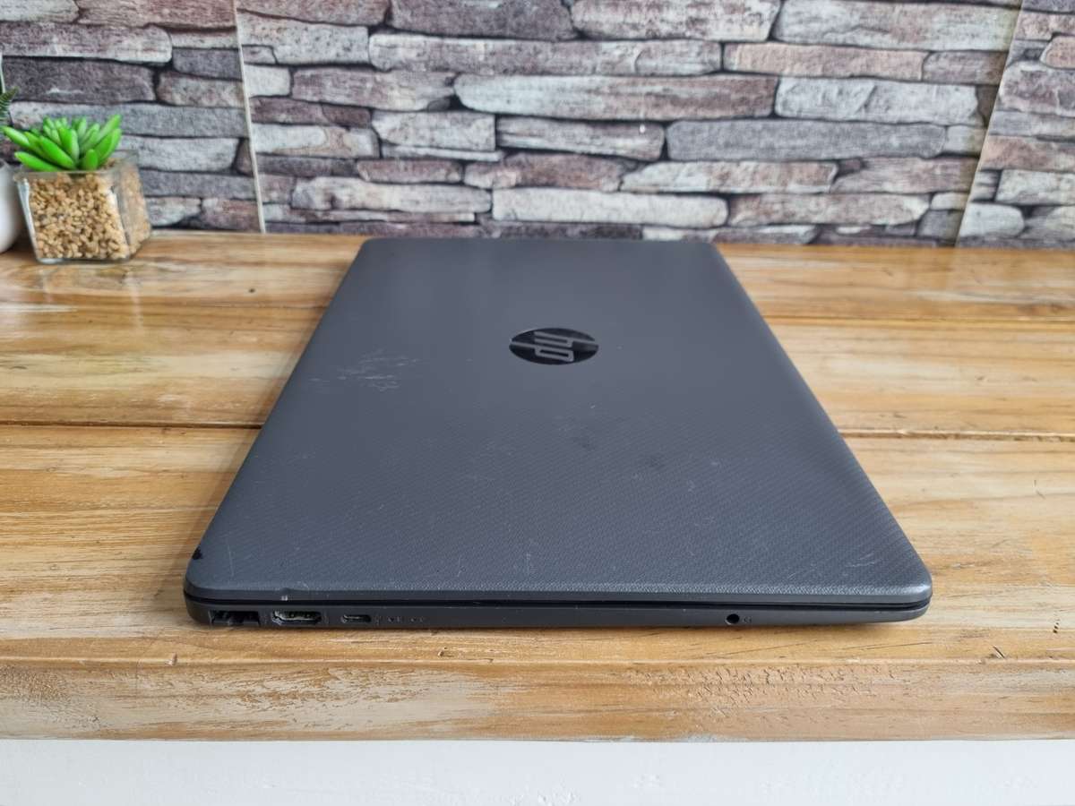 HP Notebook 250 G8 Pentium Silver N5030/ 4GB RAM/ 128GB NVMe SSD/ 15.6" 760p/ Intel UHD Graphics