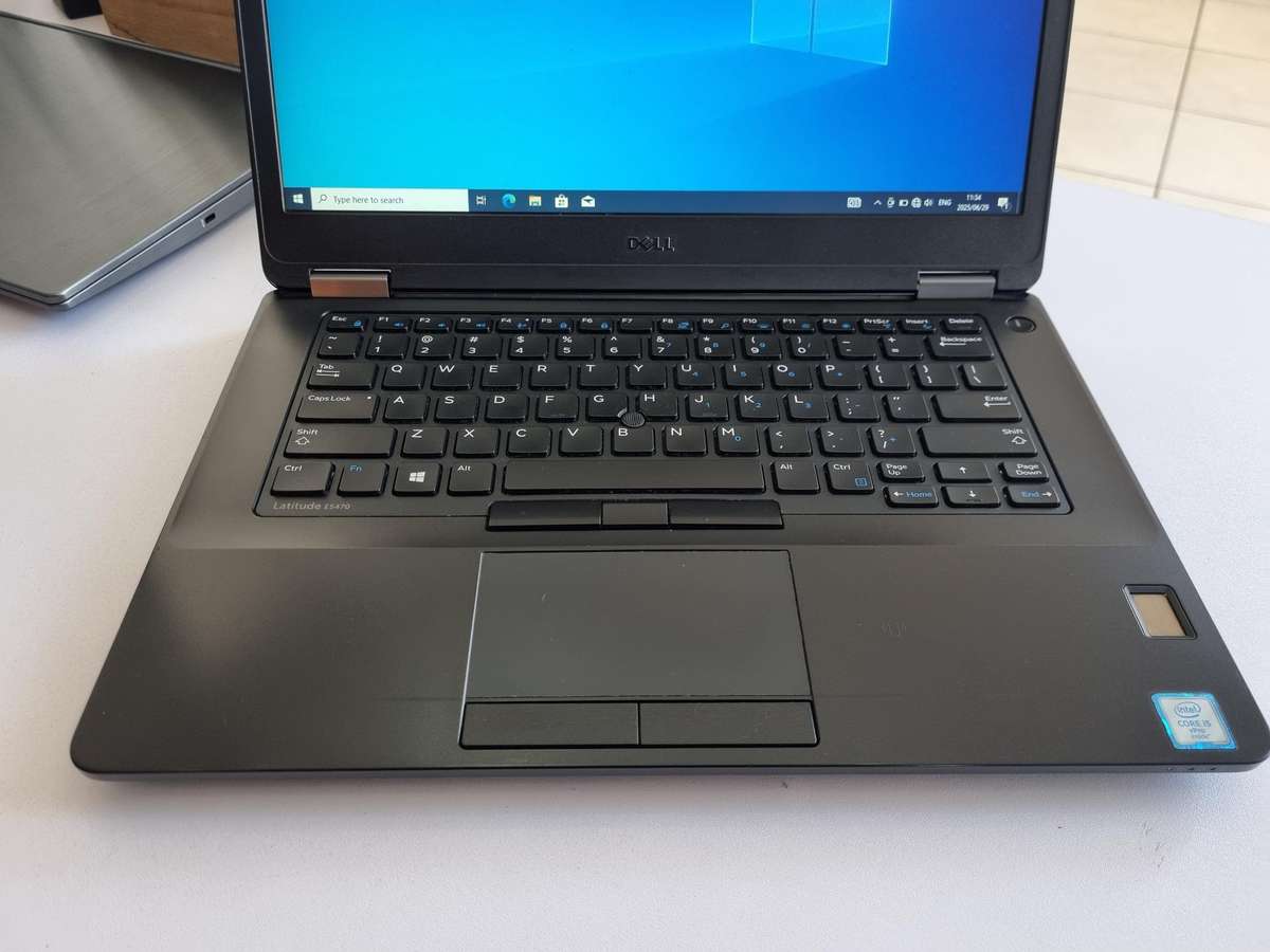 Dell latitude 5470 Core i5 - 6200U/ 8GB DDR4/ 500GB HDD/ 14" FHD 1080p Display/ Backlit Keys