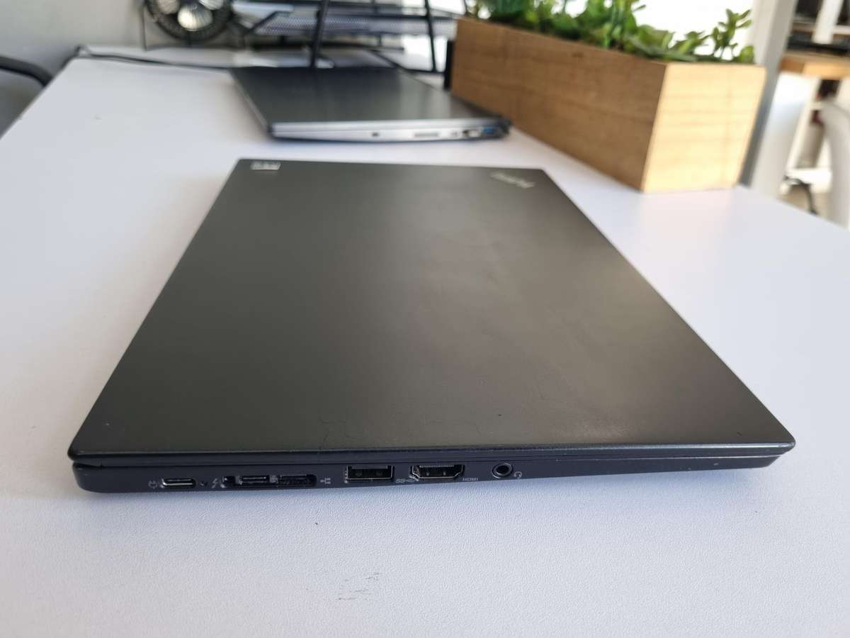 Lenovo ThinkPad X280 Core i5 - 8250U/ 8GB DDR4/ 256GB NVMe SSD/ 13.3" FHD 1080p Display