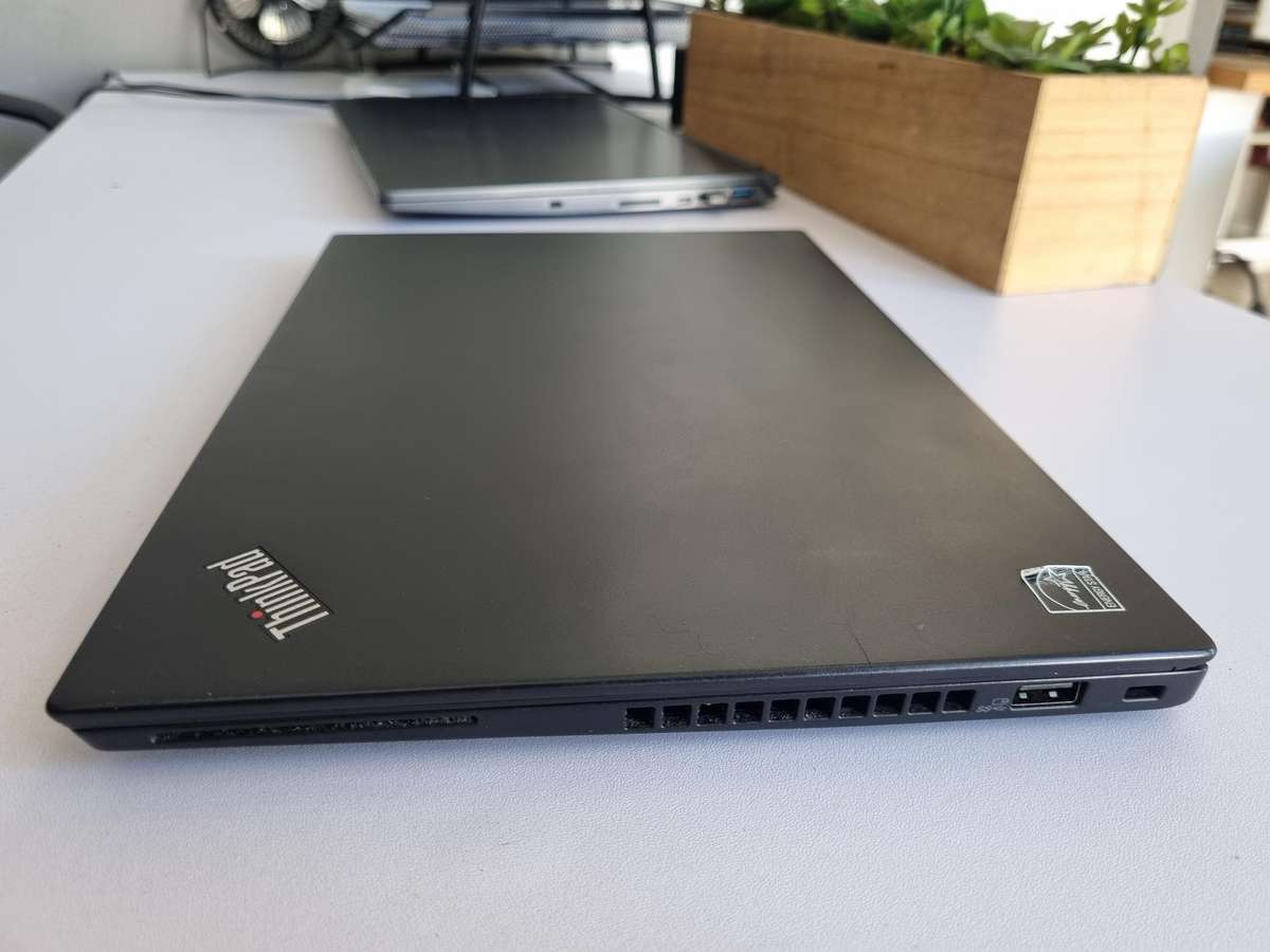 Lenovo ThinkPad X280 Core i5 - 8250U/ 8GB DDR4/ 256GB NVMe SSD/ 13.3" FHD 1080p Display