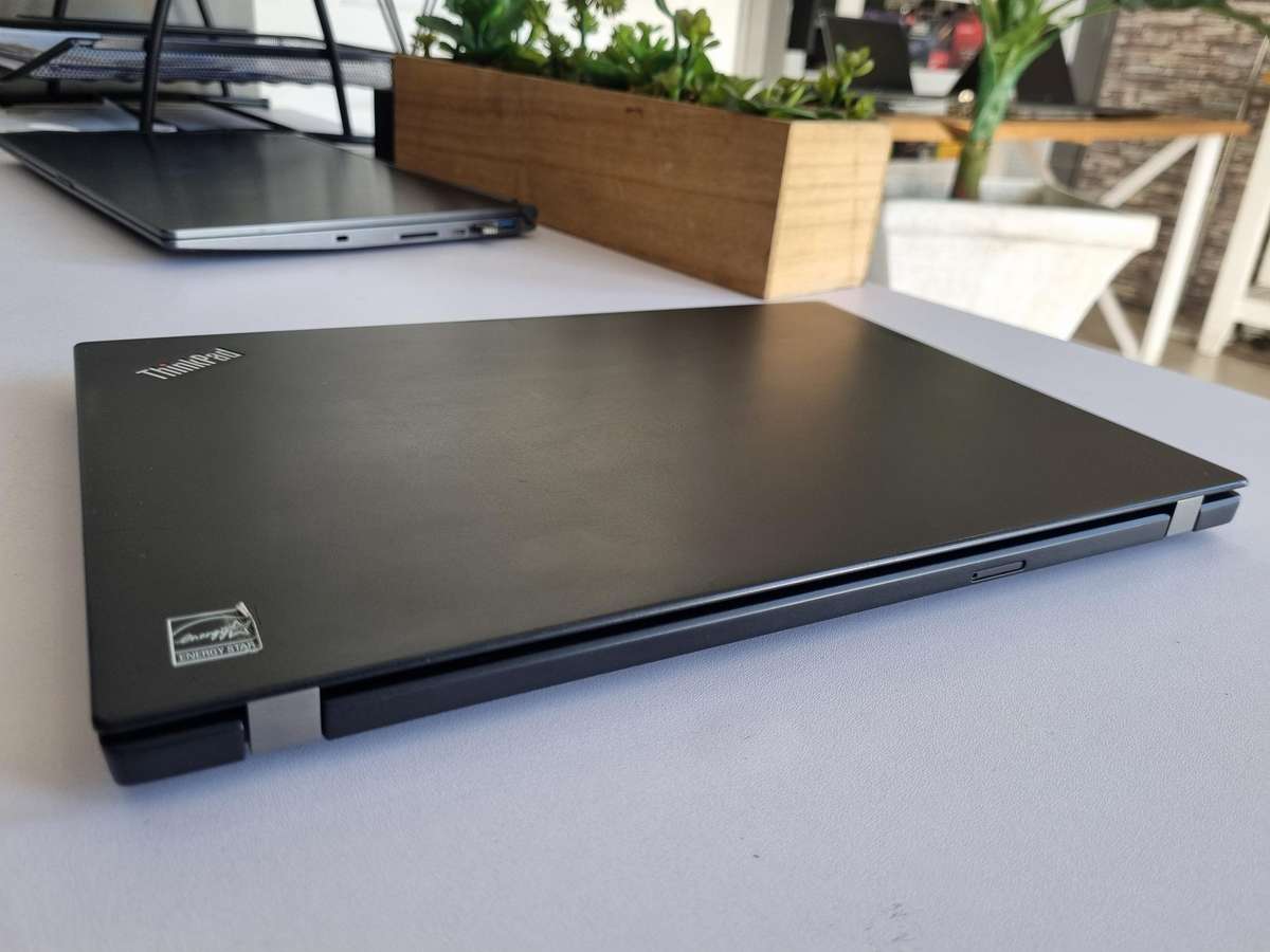 Lenovo ThinkPad X280 Core i5 - 8250U/ 8GB DDR4/ 256GB NVMe SSD/ 13.3" FHD 1080p Display