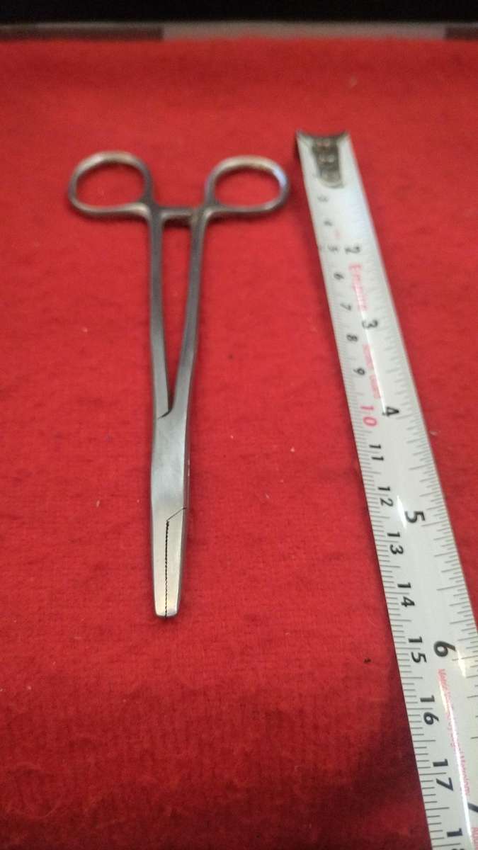 1 lot of 11 assorted steel surgical instruments