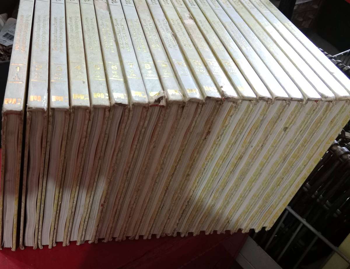 Stitch by stitch 20 volume illustrated encyclopaedia of Sewing,Knitting & Crocheting