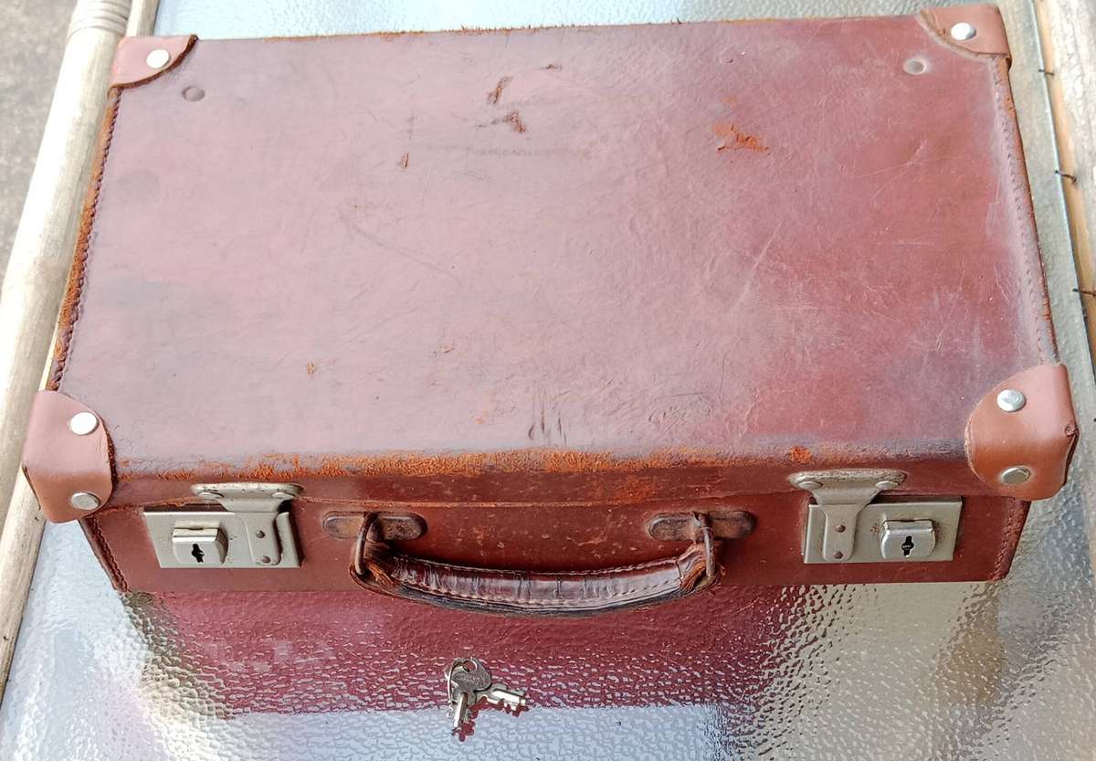 1950s Vintage Brown leather case 36x22x9cm in great condition and still has keys