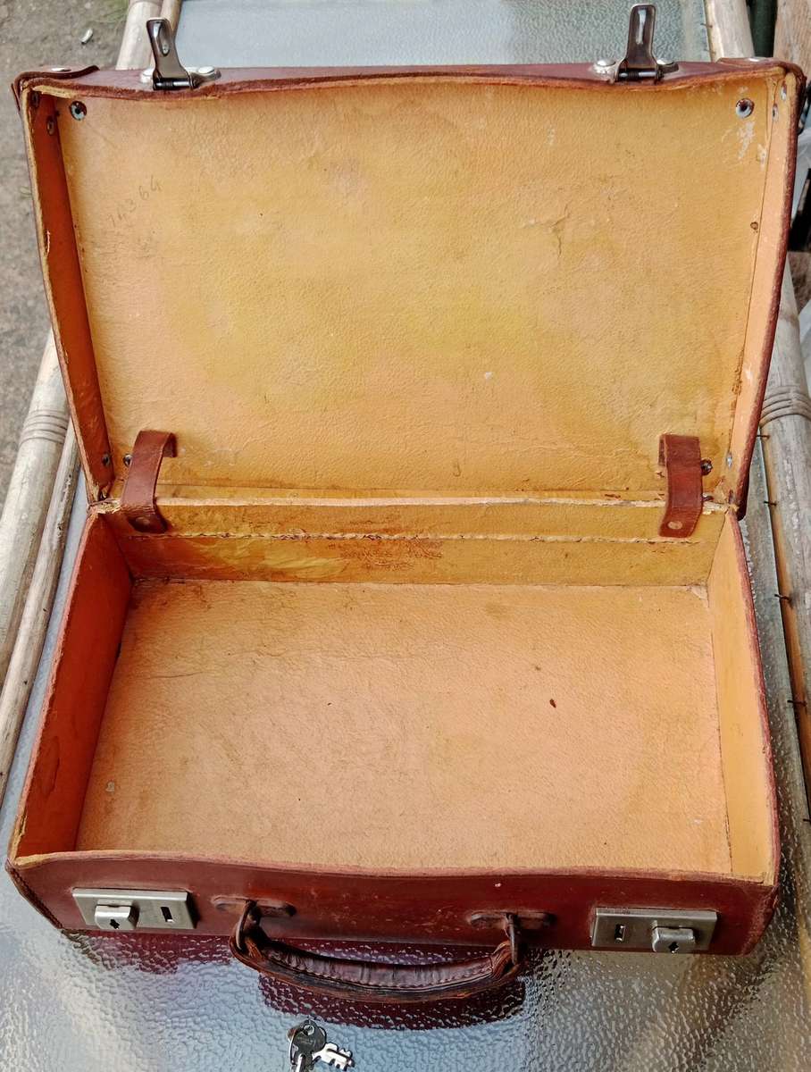 1950s Vintage Brown leather case 36x22x9cm in great condition and still has keys