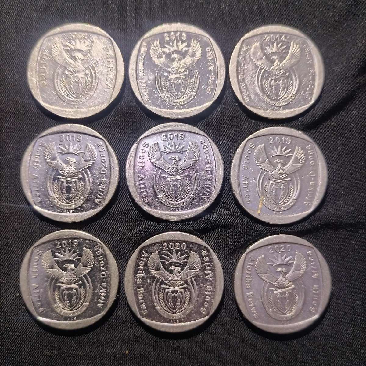 9 South African circulated Commemorative R2 coins in fine to very fine condition