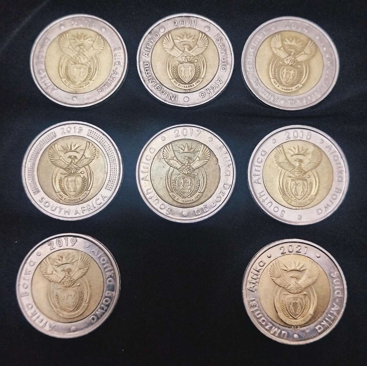 A lot of 9 commemorative R5 coins. Includes a '94 presidential inauguration coin