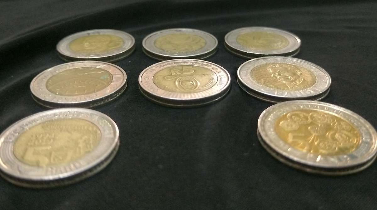 A lot of 9 commemorative R5 coins. Includes a '94 presidential inauguration coin