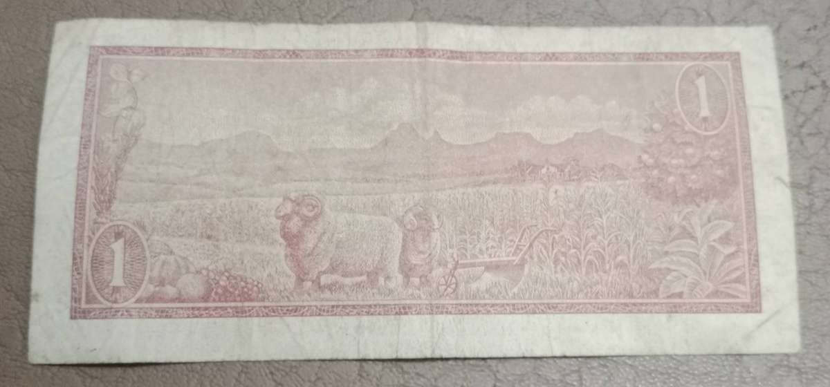 Circulated T W De Jongh R1 note A/E* in good condition. YOP*: 1975