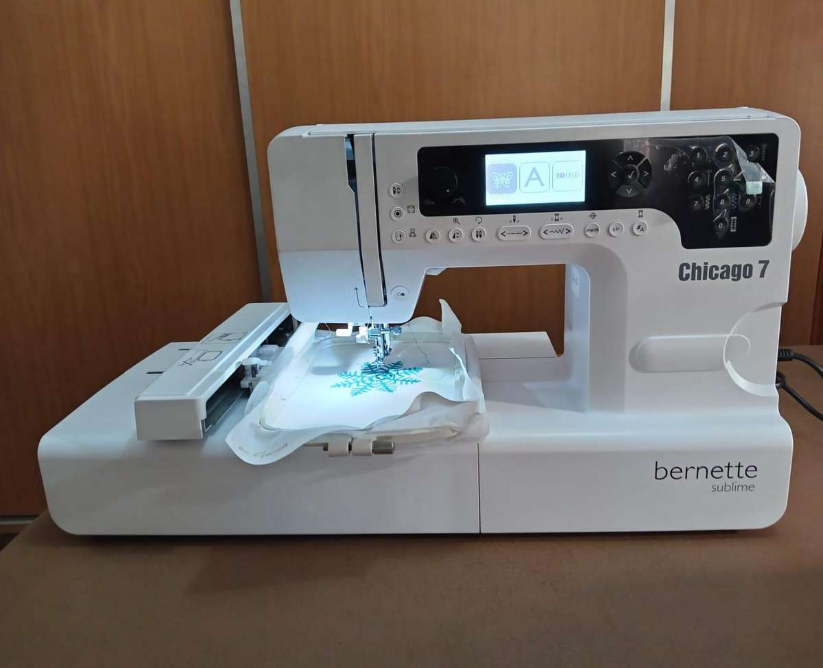 Bernina Sublime Chicago 7 SEWING and EMBROIDERY machine