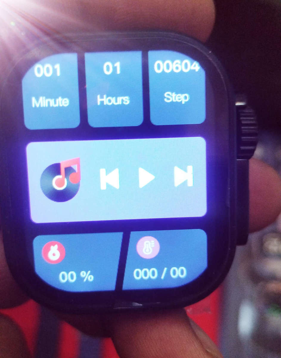 ZT-MAX20 Ladies and Men's Smart watch with magnetic wireless charger & 2 swappable straps