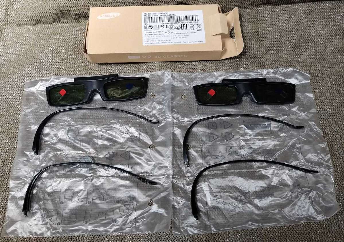 A pair of Samsung SSG-5100GB 3D glasses