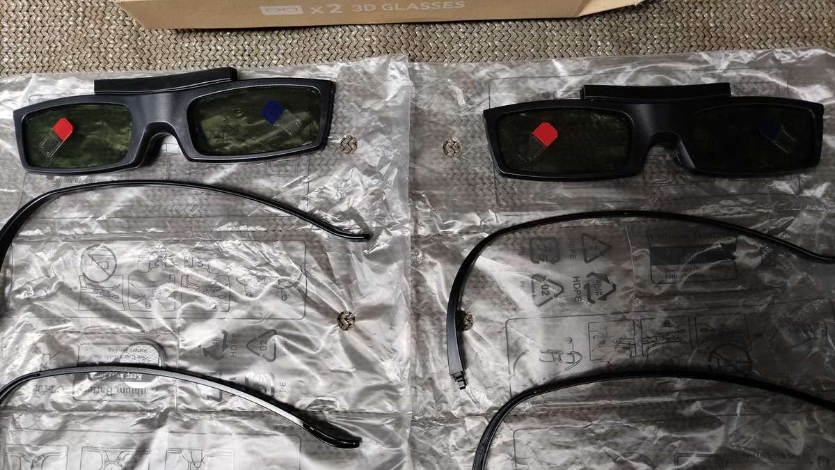 A pair of Samsung SSG-5100GB 3D glasses