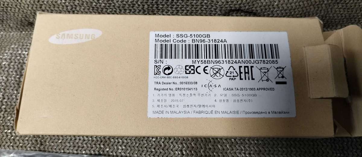 A pair of Samsung SSG-5100GB 3D glasses