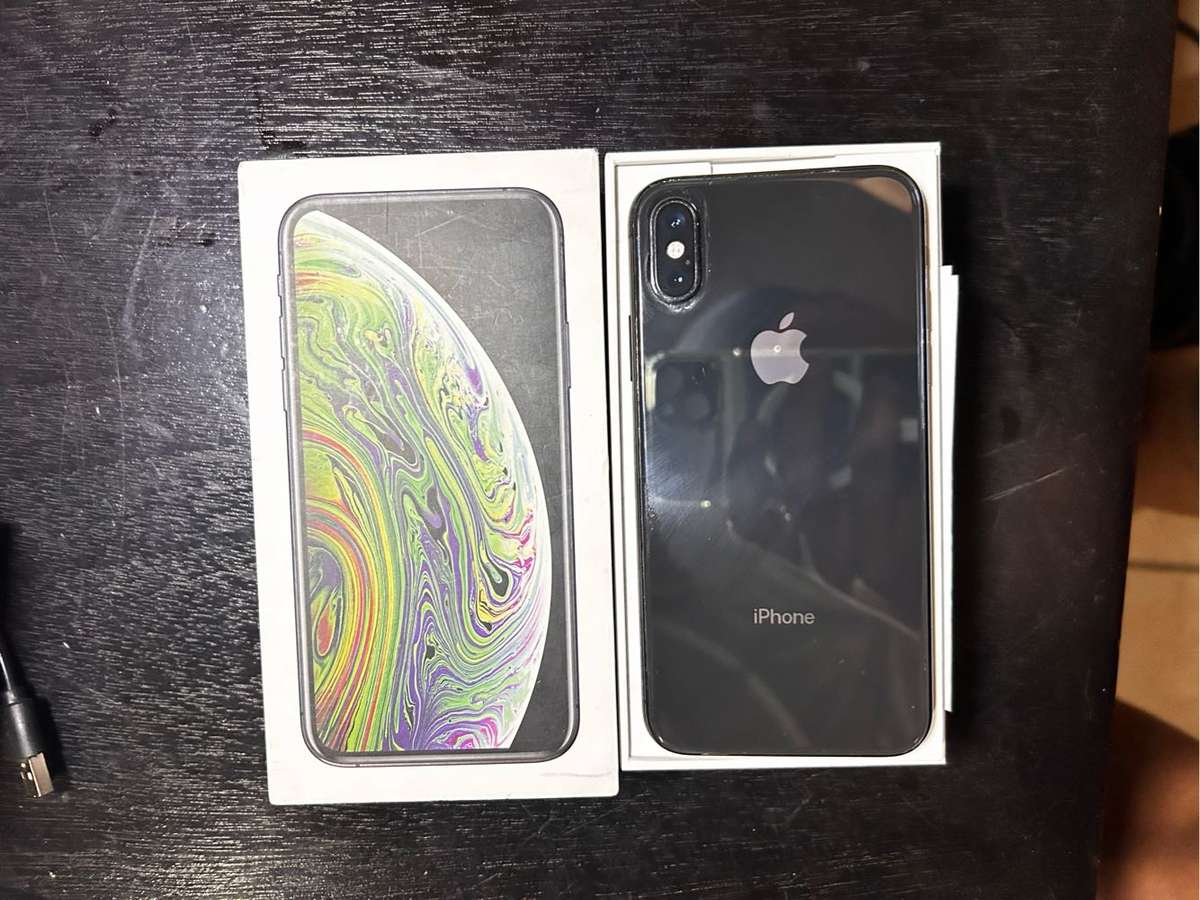 Iphone xs 256gb *refurbished*