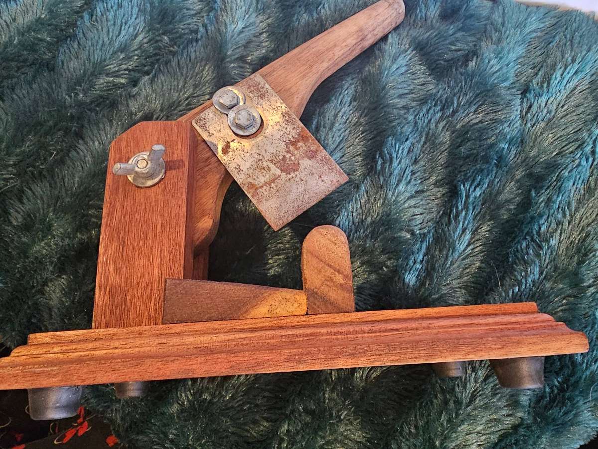 Biltong cutter