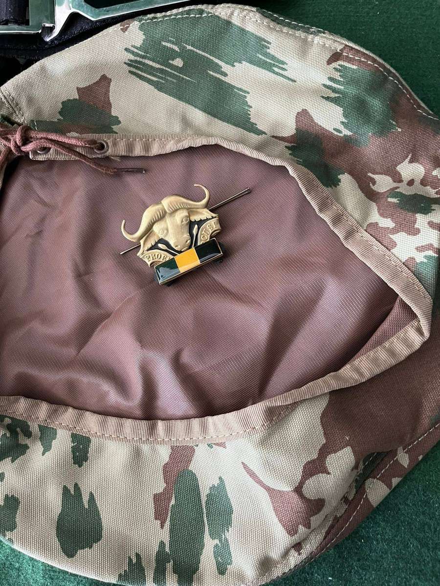 32 Battalion Beret / Badge / Balkie and stable belt