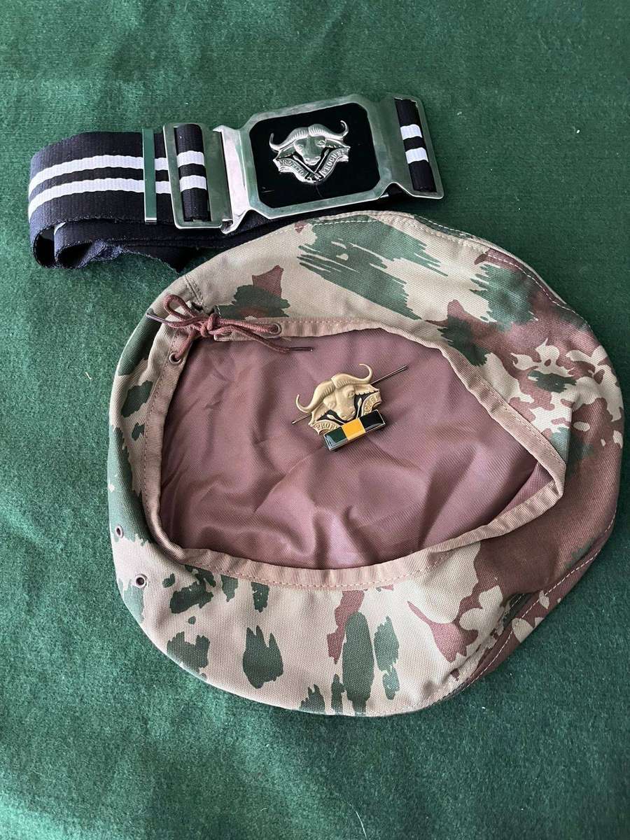 32 Battalion Beret / Badge / Balkie and stable belt