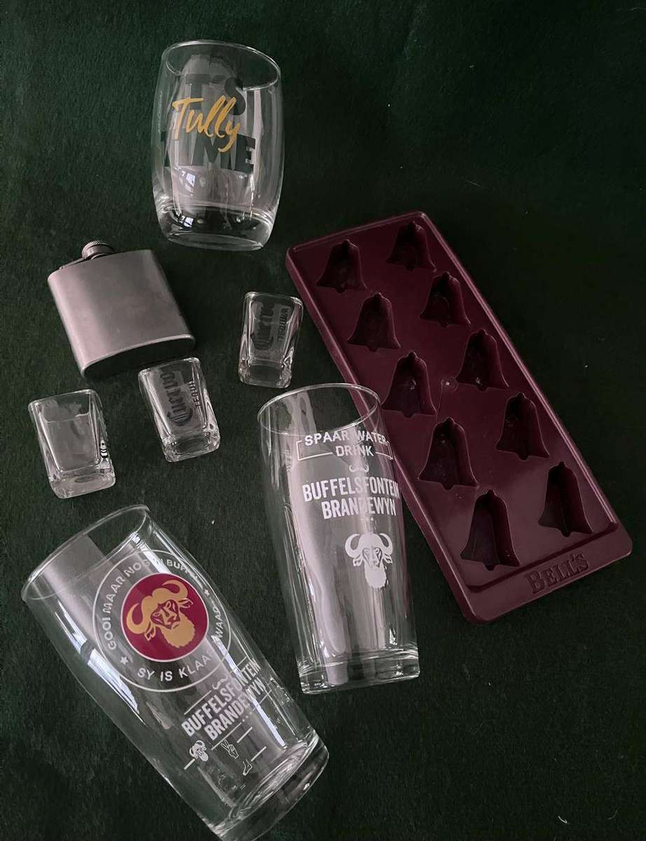 Bar Accessory items : Ice Tray / Glasses