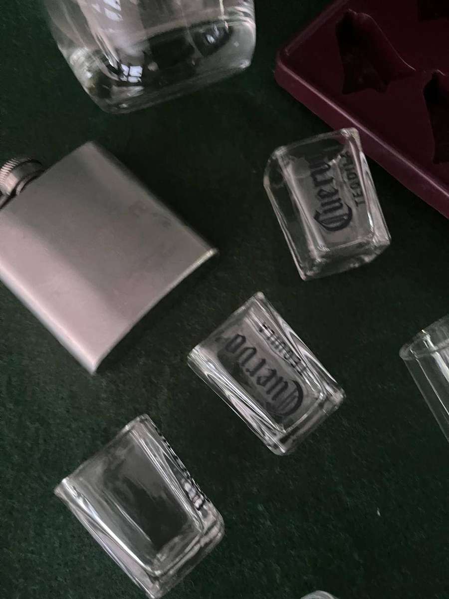 Bar Accessory items : Ice Tray / Glasses