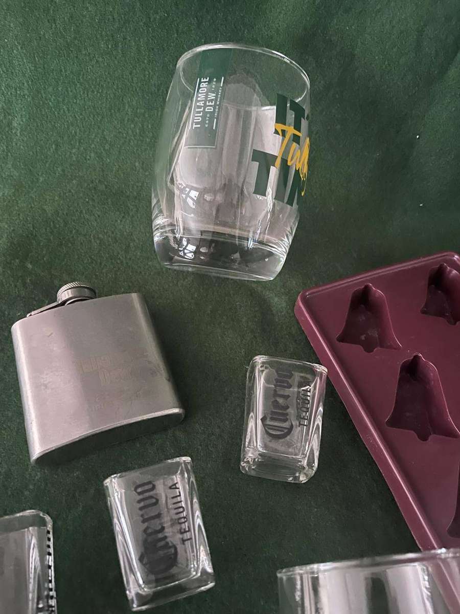 Bar Accessory items : Ice Tray / Glasses