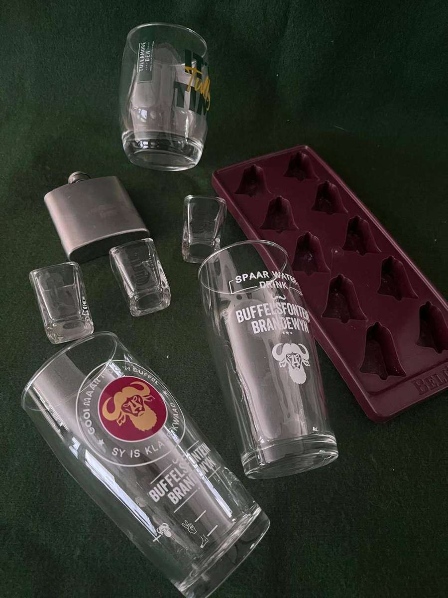 Bar Accessory items : Ice Tray / Glasses