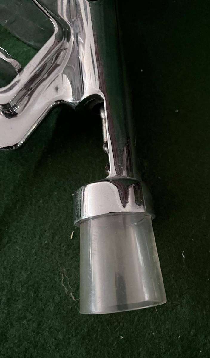 Bar counter wine bottle opener