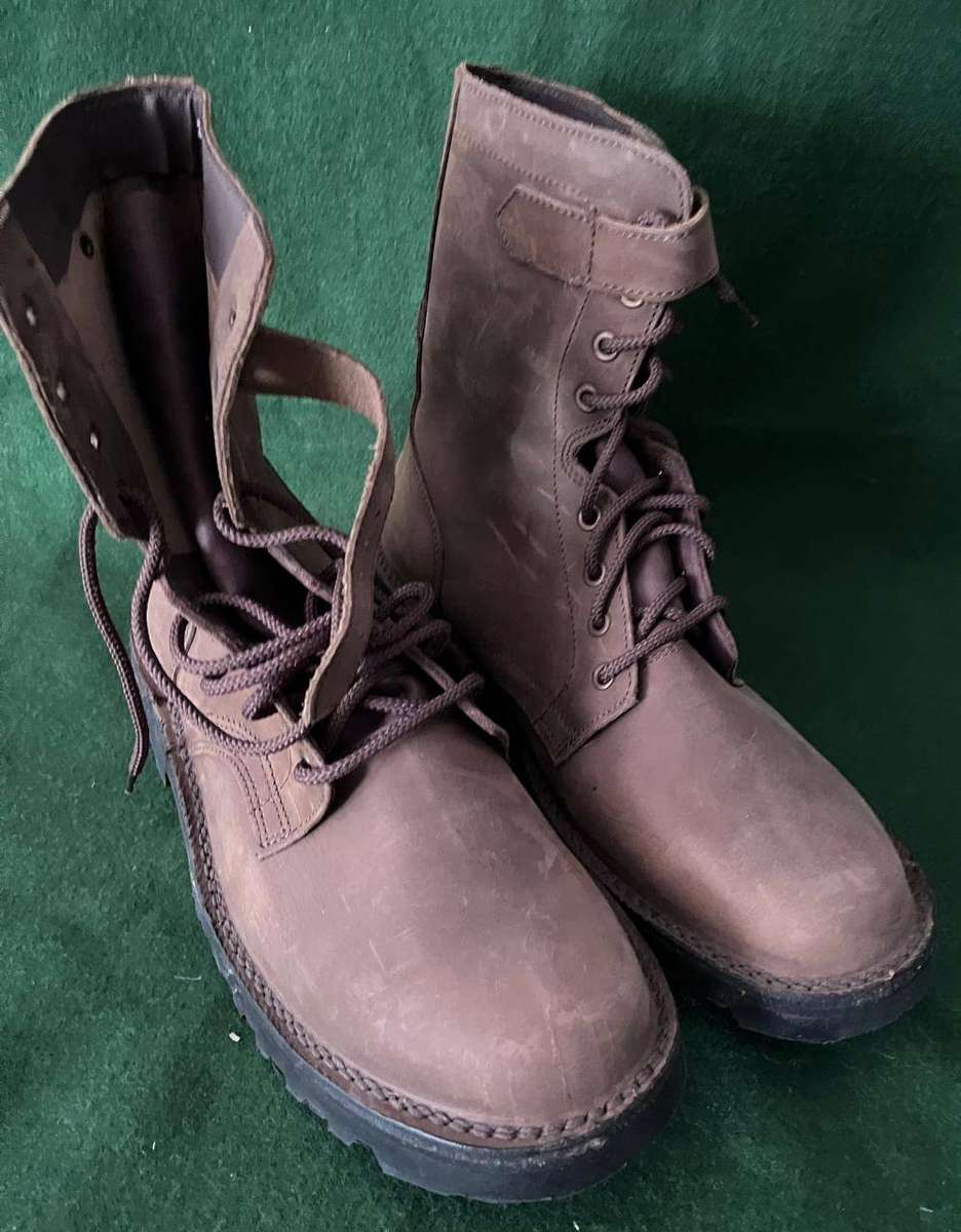 Outdoor Boots : Freestyle Mens Bush Ankle boots : Size 11 - excellent condition - never been worn.