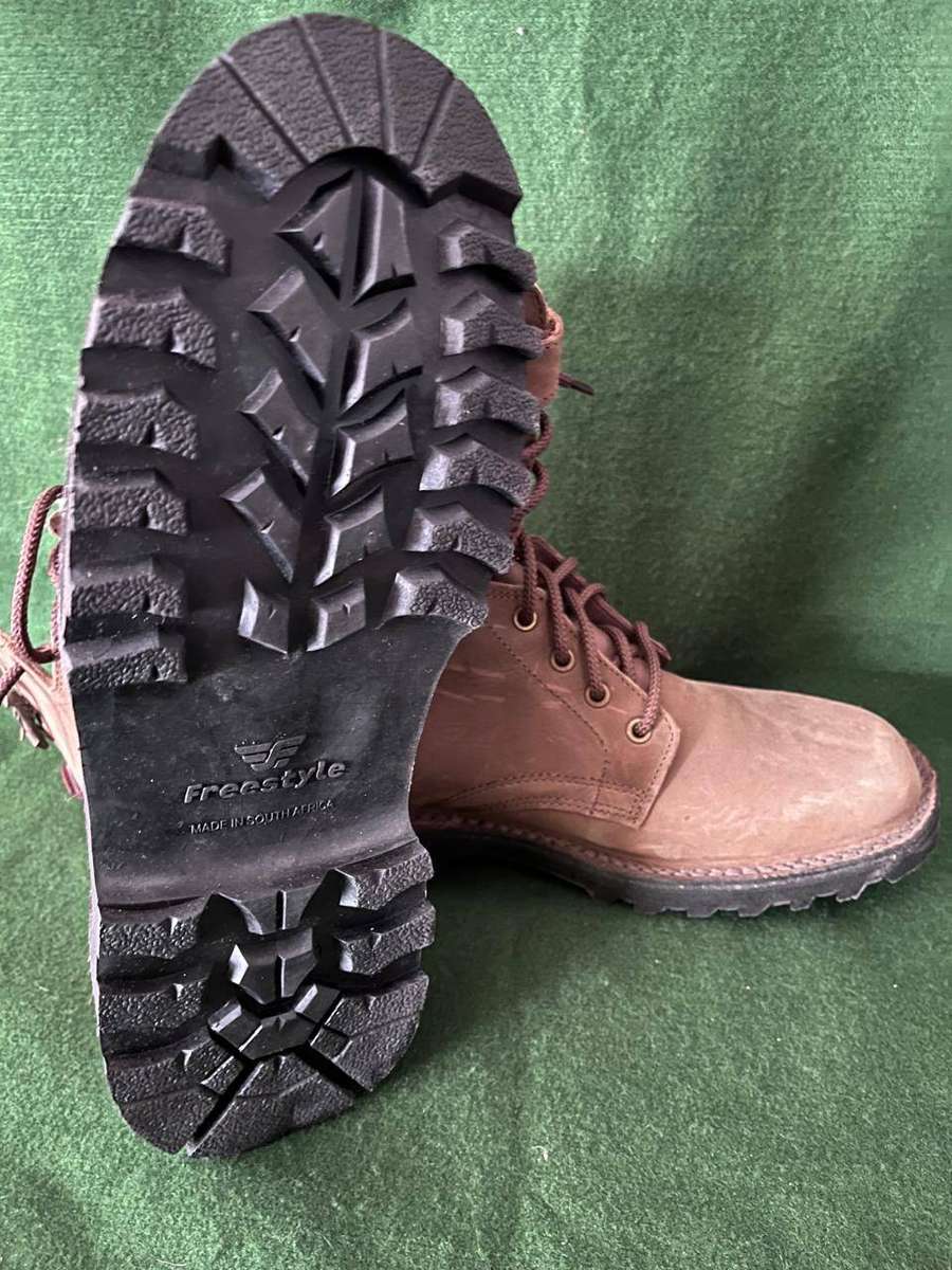 Outdoor Boots : Freestyle Mens Bush Ankle boots : Size 11 - excellent condition - never been worn.