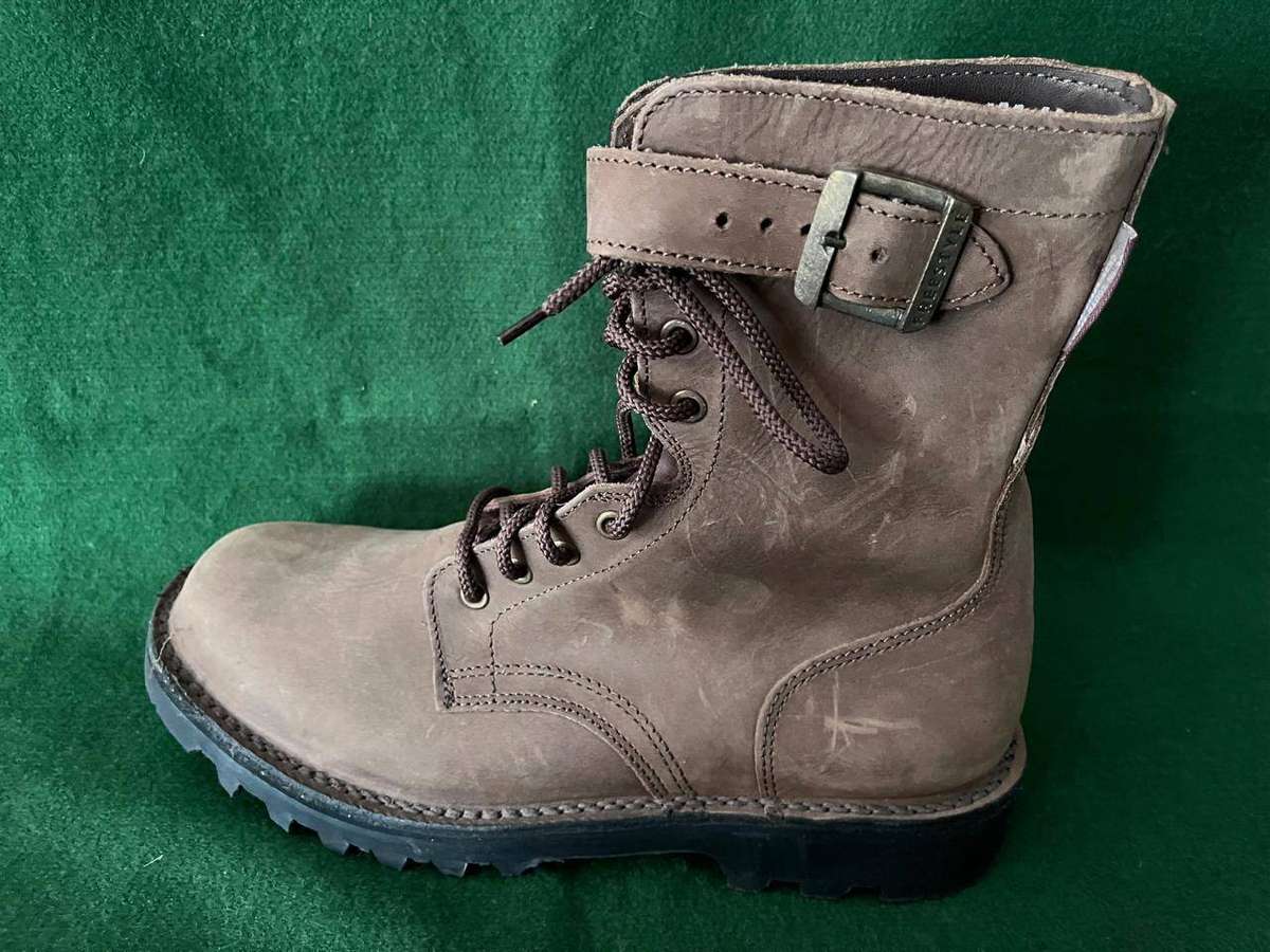 Outdoor Boots : Freestyle Mens Bush Ankle boots : Size 11 - excellent condition - never been worn.