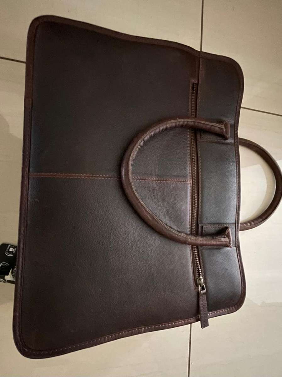 Leather  laptop Bag : Trendy Rustic Brown - as new