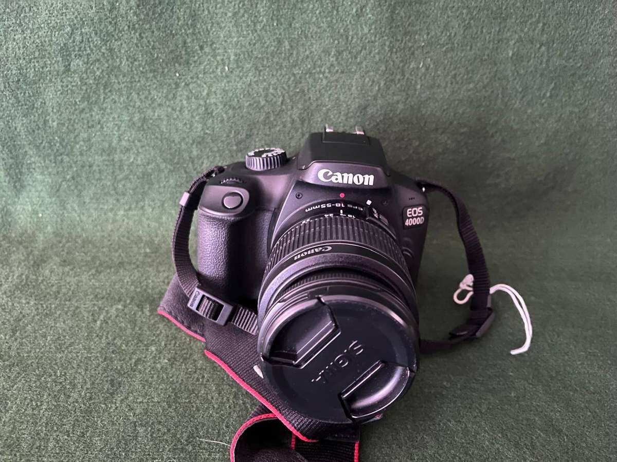 Camera SLR Digital Canon EOS 4000D Camera - with lens and instruction manual - nice condition