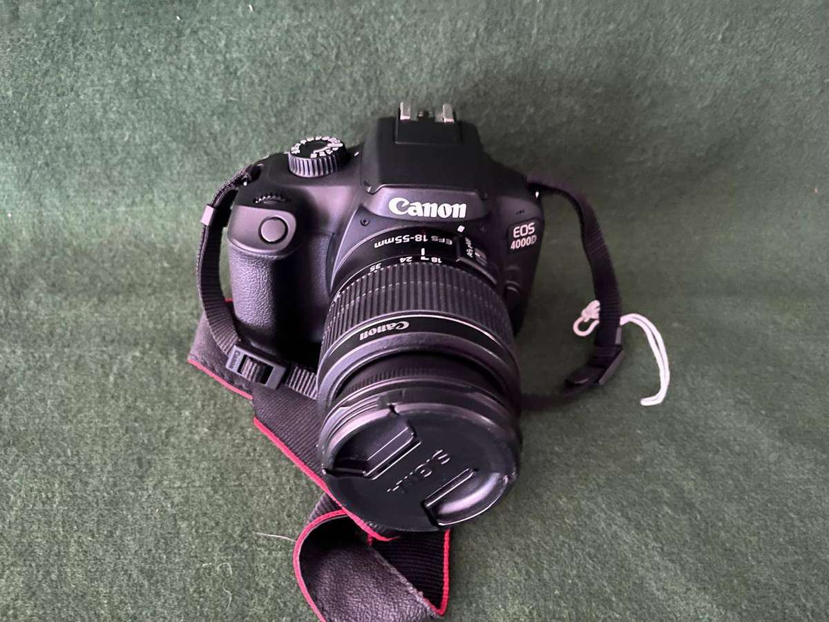 Camera SLR Digital Canon EOS 4000D Camera - with lens and instruction manual - nice condition
