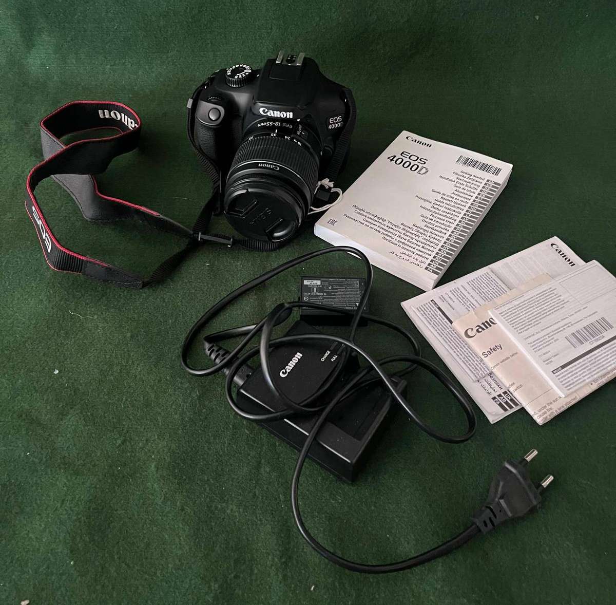 Camera SLR Digital Canon EOS 4000D Camera - with lens and instruction manual - nice condition