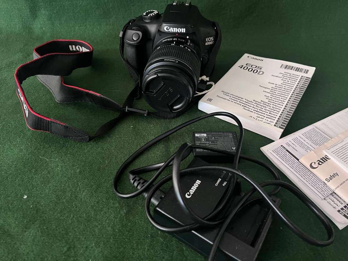 Camera SLR Digital Canon EOS 4000D Camera - with lens and instruction manual - nice condition