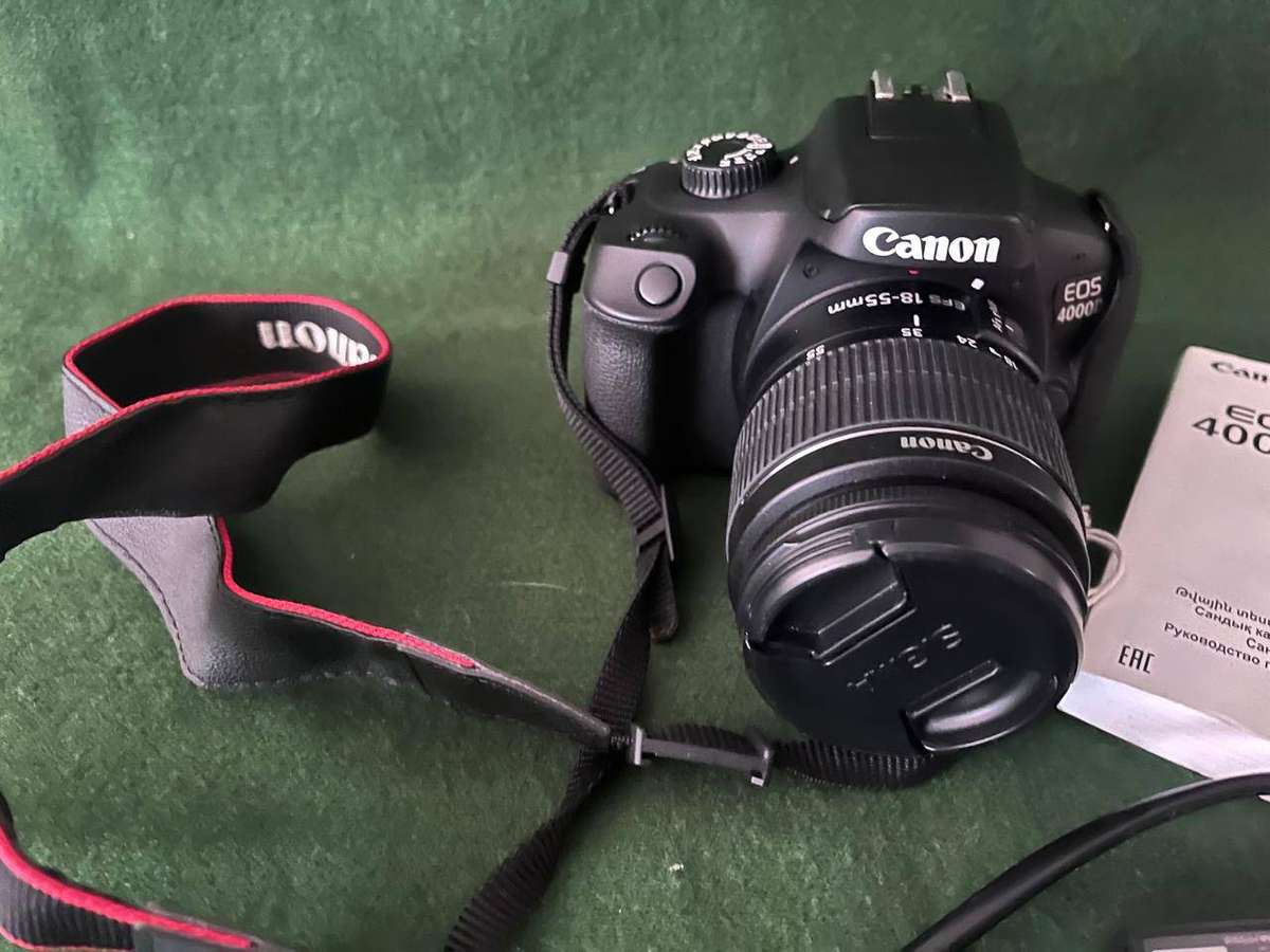 Camera SLR Digital Canon EOS 4000D Camera - with lens and instruction manual - nice condition