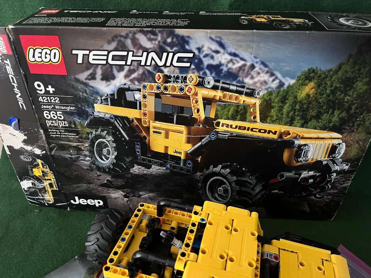 Lego Jeep Wrangler Technics Set (sold as is) Box open - nice condition