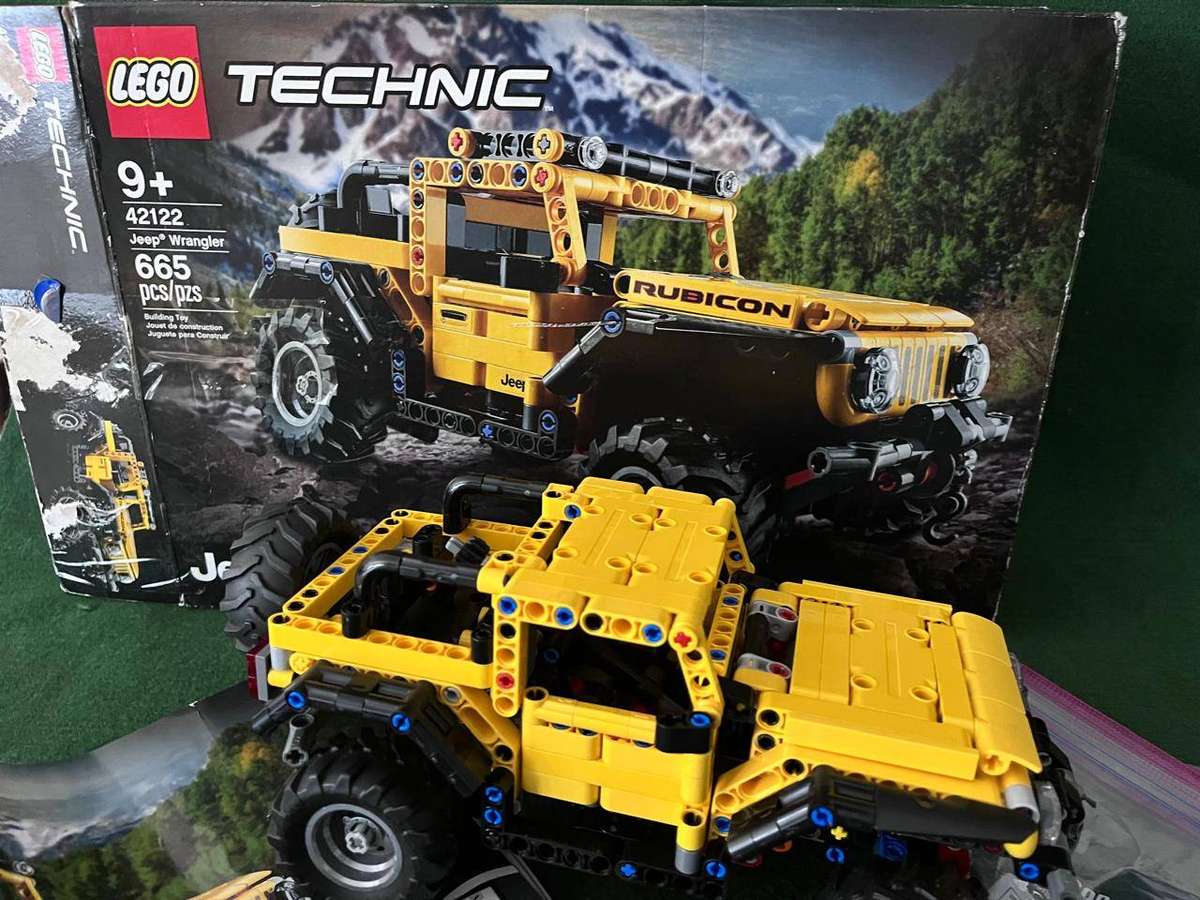 Lego Jeep Wrangler Technics Set (sold as is) Box open - nice condition