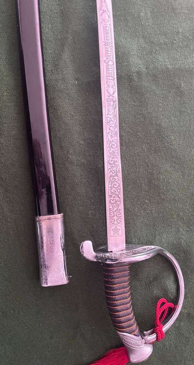 Ceremonial Sword : Dress Sword Sabre  : US Marines Sword - good condition