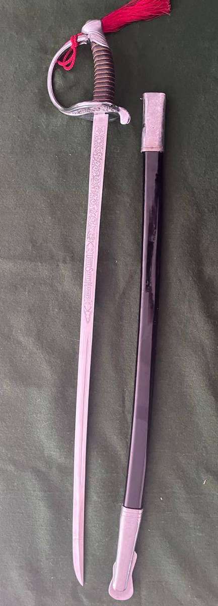 Ceremonial Sword : Dress Sword Sabre  : US Marines Sword - good condition
