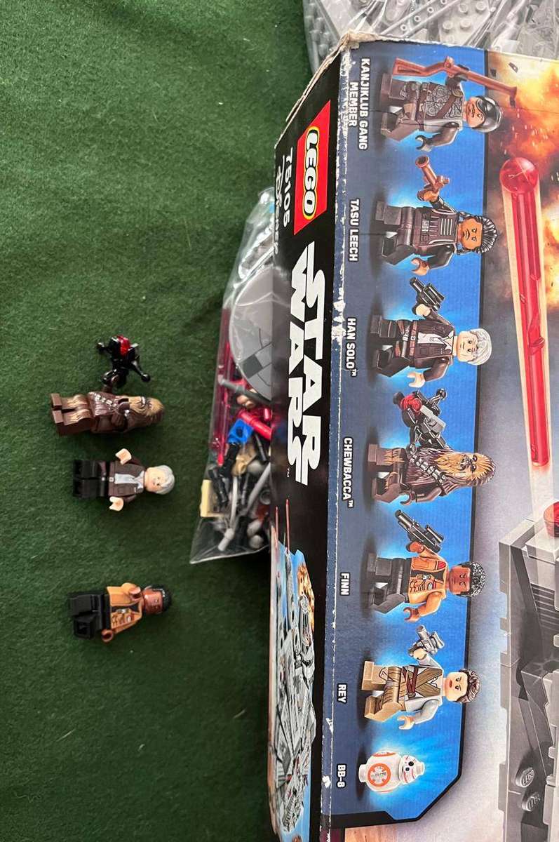 Star Wars Lego : Millennium Falcon Set # 75105 (retired Set) Box has been opened - in good condition
