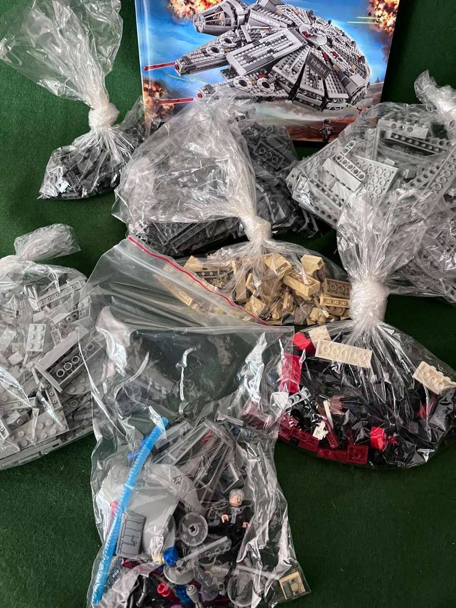 Star Wars Lego : Millennium Falcon Set # 75105 (retired Set) Box has been opened - in good condition