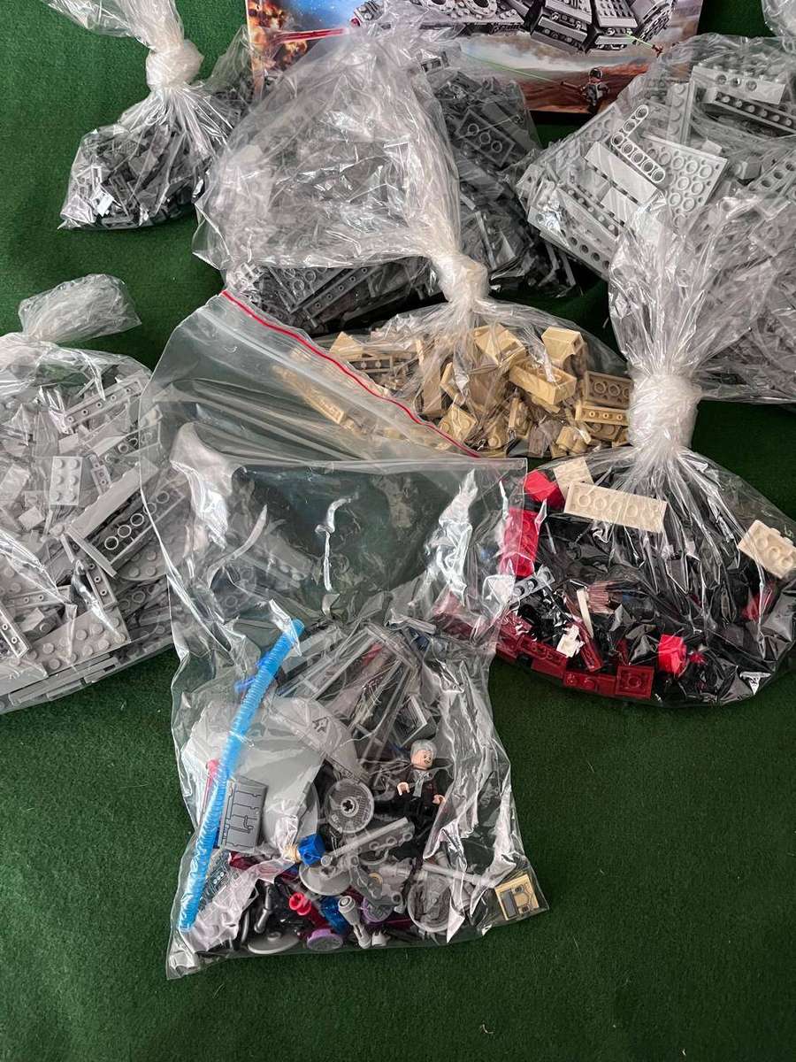 Star Wars Lego : Millennium Falcon Set # 75105 (retired Set) Box has been opened - in good condition