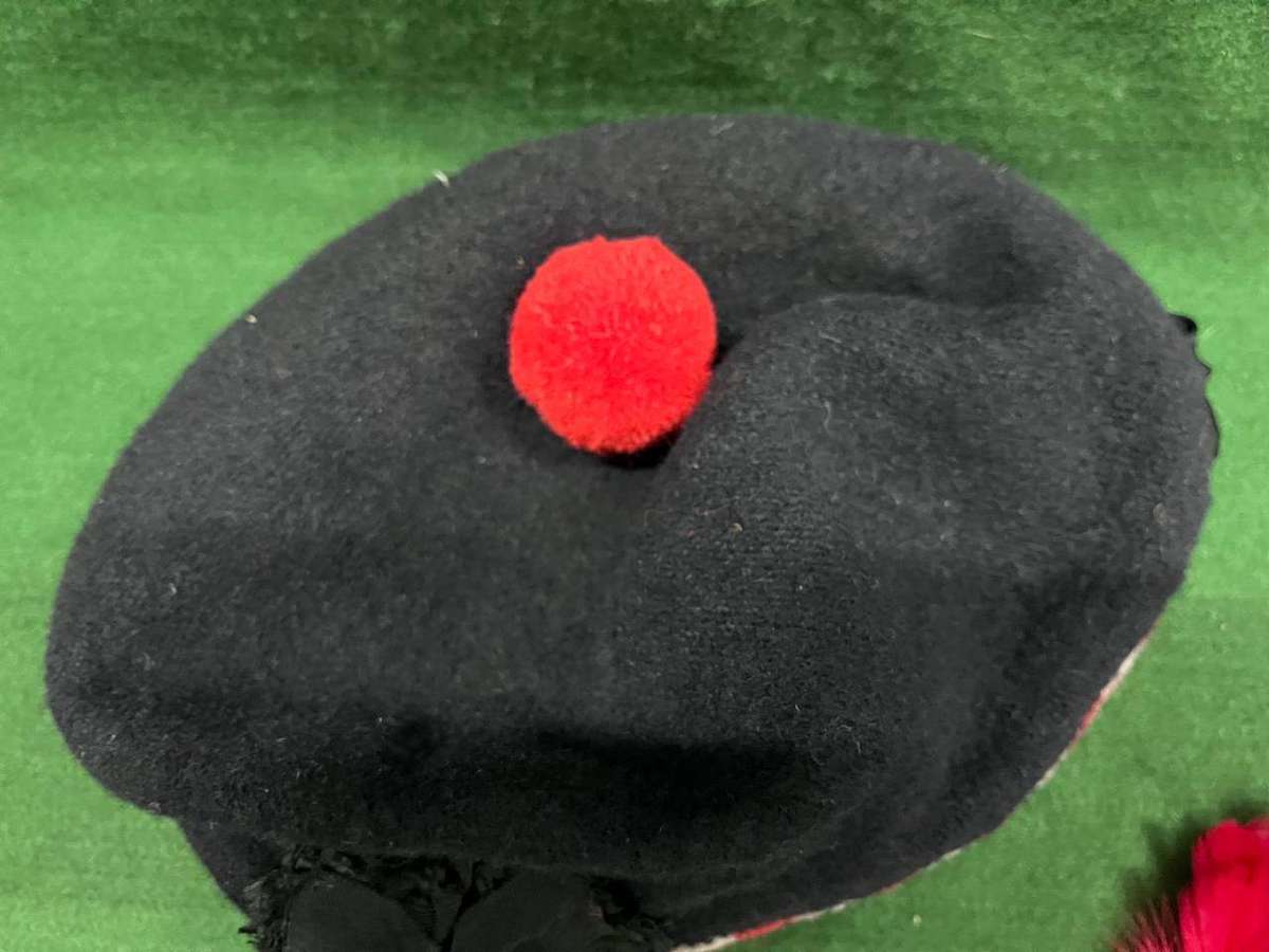 Transvaal Scottish Tam O Shanter plus badge & Hackle - great condition for age