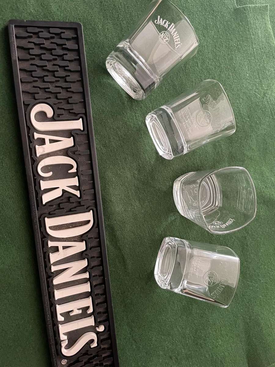Jack Daniels Bar Mat & 4 Jack Daniels Whisky Glasses