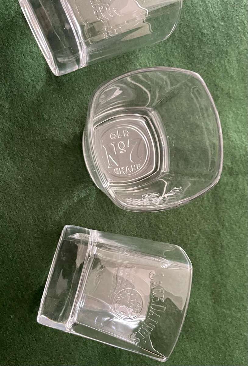 Jack Daniels Bar Mat & 4 Jack Daniels Whisky Glasses