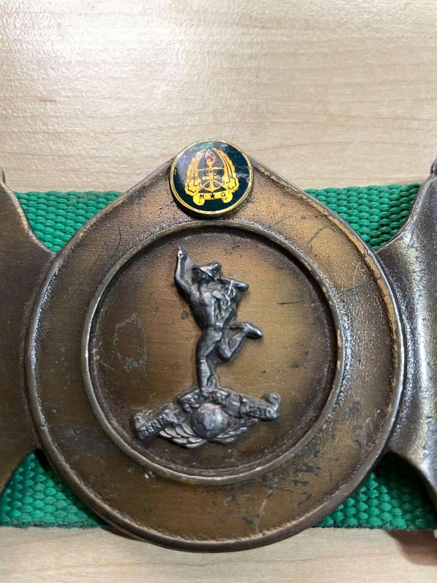 SADF Signals Stable Belt with Army Gym Badge - really nice condition