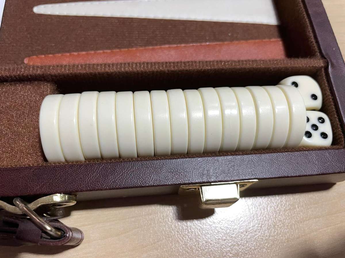 Backgammon set - Nice size - never been used - all pieces included - GREAT GAME